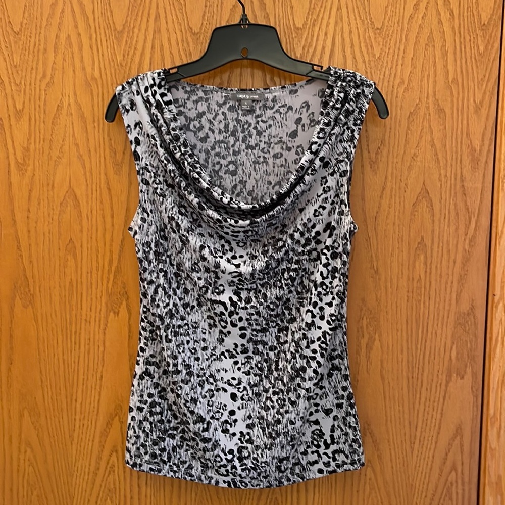 Women’s Apt. 9 Sleeveless top. Sz S Black and Grey animal print